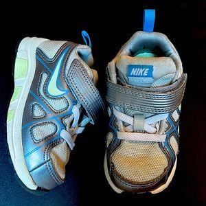🖤Nike youth sneakers Nike toddler T-Run 3 Sz 5.5C🖤
